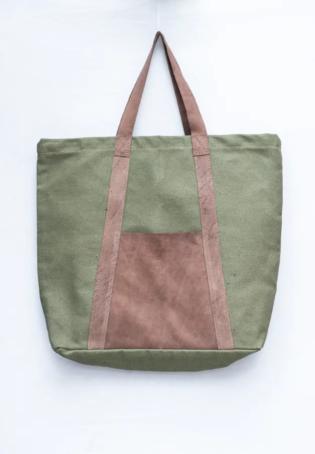 The Executive conference tote